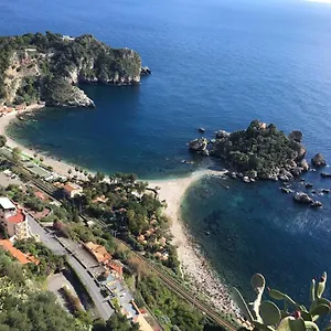 https://porta-messina-rooms.taorminaitalyhotels.com